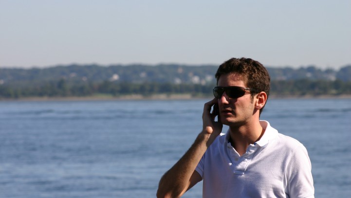 ¿Es seguro hablar con clientes a través del móvil?
