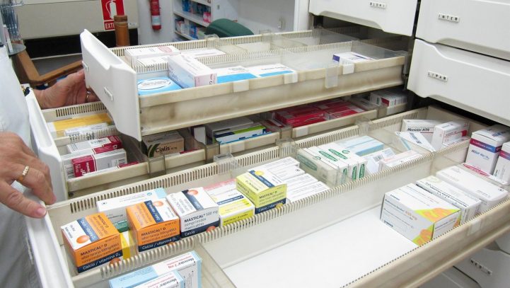 120.000 euros por dispensar medicamentos sin receta y distribuirlos a terceros sin autorización