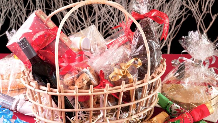 El TS obliga a una empresa a repartir entre sus trabajadores la cesta de Navidad de 2016, que sustituyó por un cóctel